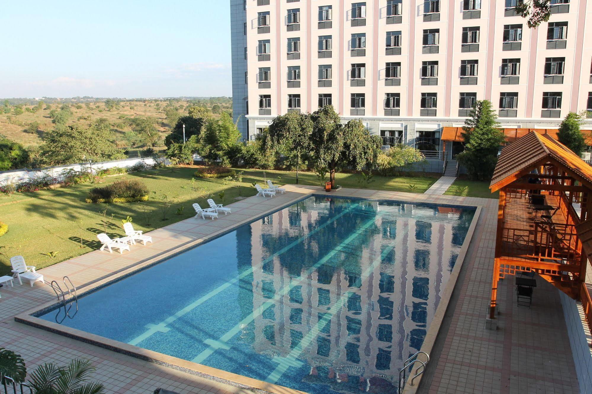 Sogecoa Golden Peacock Hotel Lilongwe Exterior photo